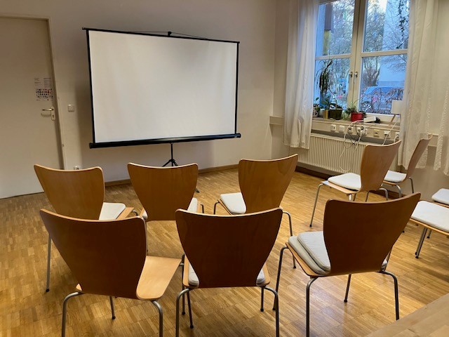 gr.Raum_Vortrag_Leinwand